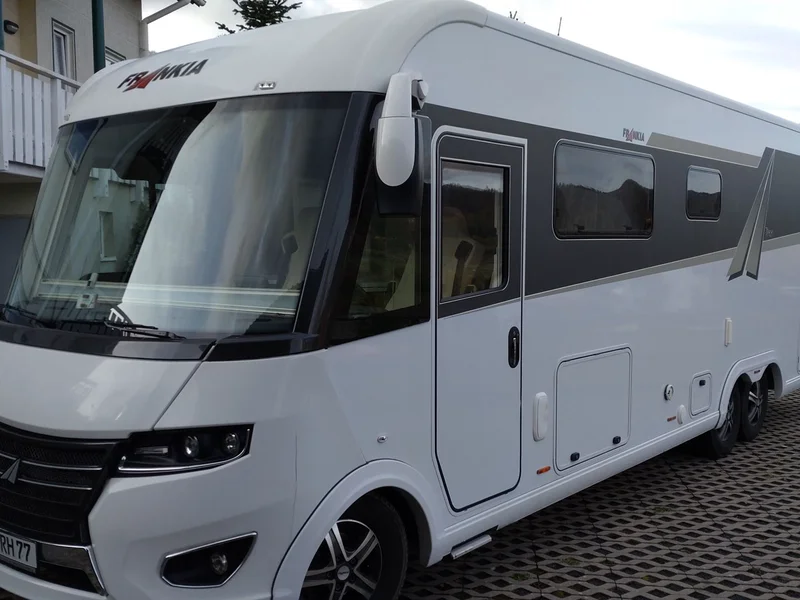 Luxusliner Frankia 890 Barversion 