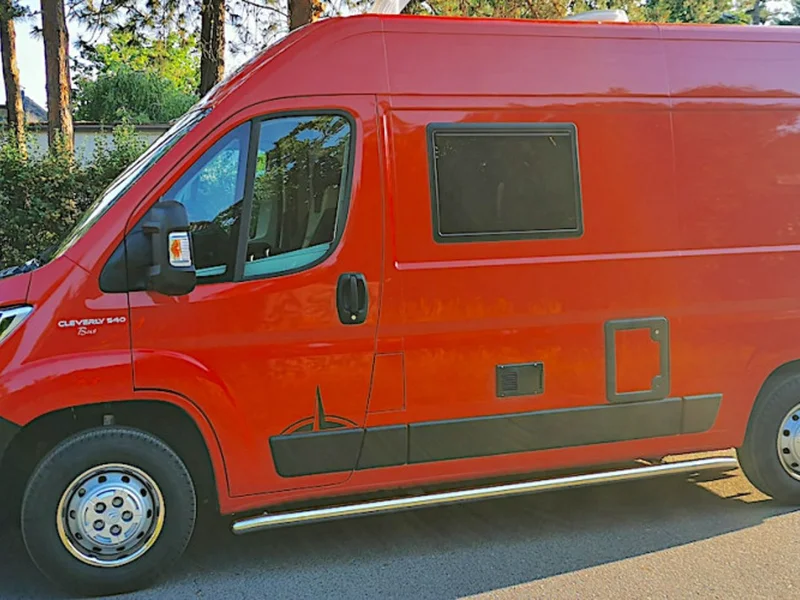Kastenwagen mit Doppelstockbett im Heck - Cleverly 540 rot