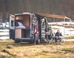 Perfekter Tour-Camper mit Längsbetten & Solar