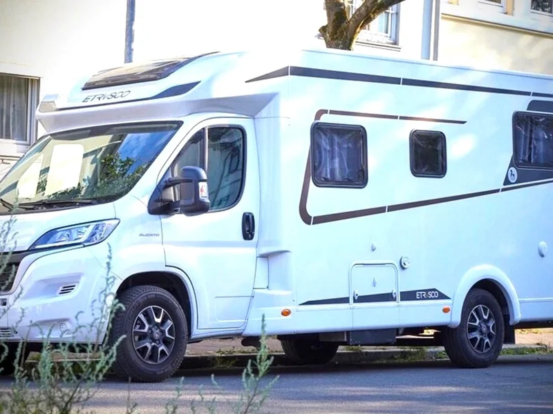 Etrusco Luxusliner mit Queensbett