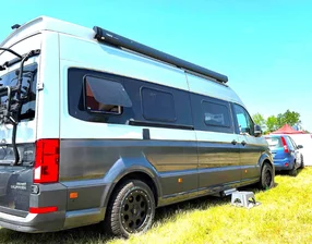 4x4 Allrad + Automatik + Längsbetten