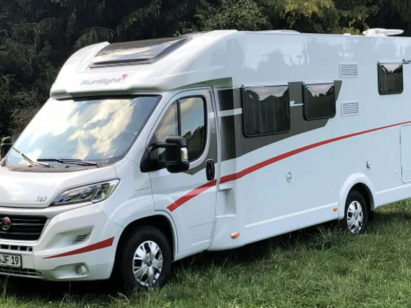Carado T447 mit 4-5 Schlafplätzen, Markise, Fahrradträger, Modell 2026