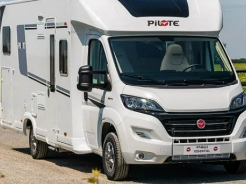 Pilote P 696 D, Automatik, Heckbad, Dachklima, Navigation, Rückfahrkamera, riesiger Innenraum und Heckgarage, uvm.