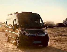 Premium Camper mit VIEL Platz und Längsbetten