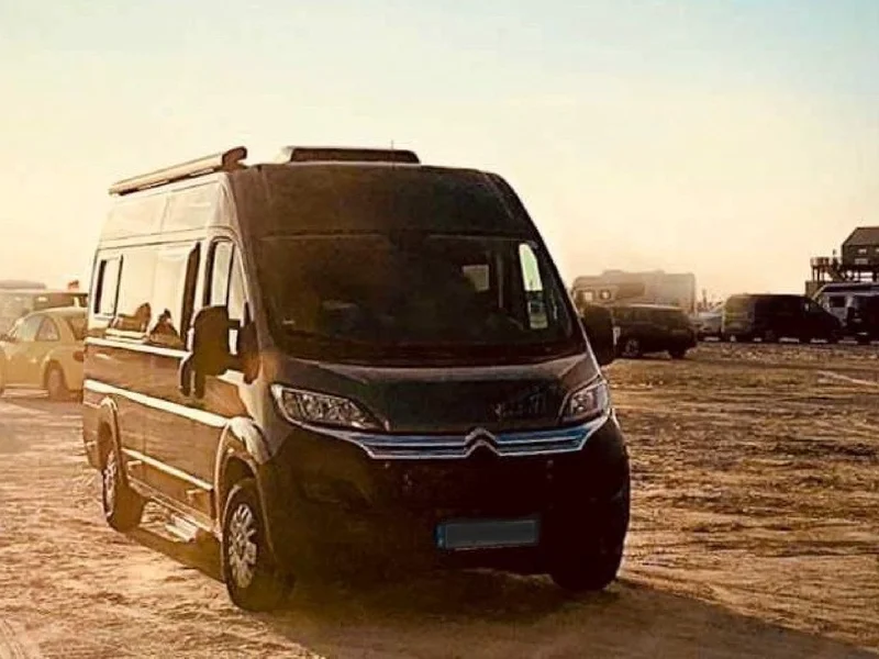 Premium Camper mit VIEL Platz und Längsbetten