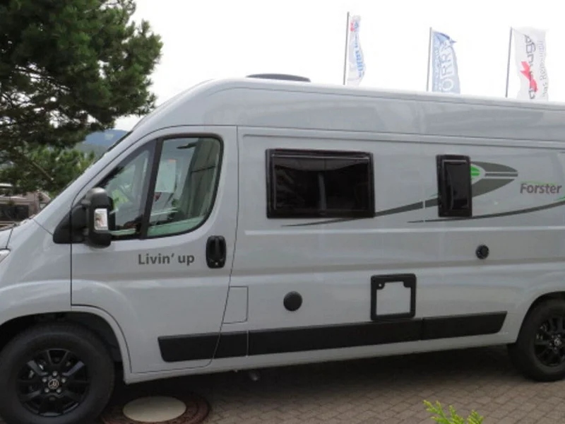 Kastenwagen 6 m , mit Einzelbetten-DB Umbau 