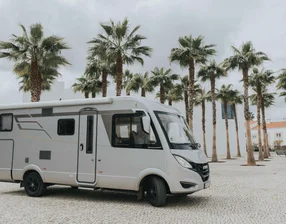 Luxus PUR mit Klima, 32 Zoll TV und viel mehr ...
