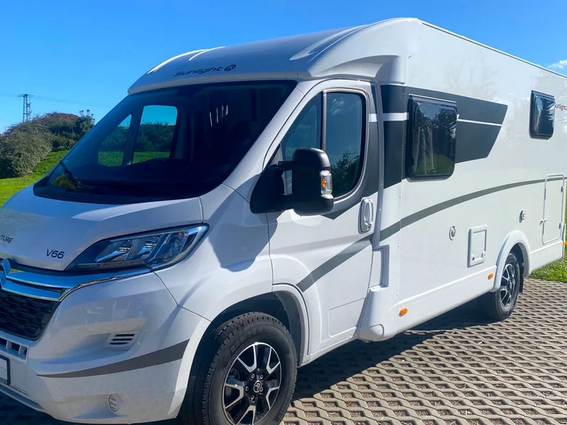 Camper Van zum Touren und Entspannen
