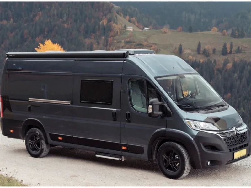 Maxi-Camper mit Solar + Längsbetten