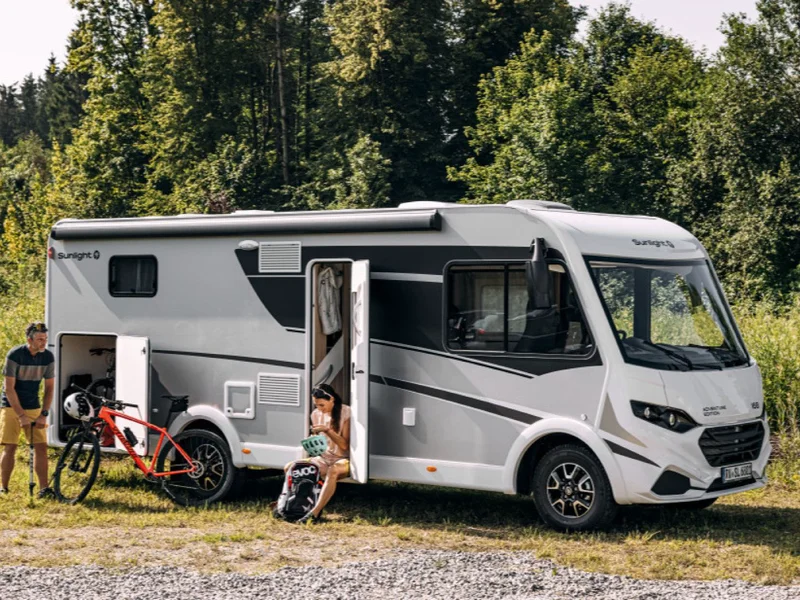 Luxus PUR: Klima, Automatik, TV, Solar ... Sunlight i68 Adventure Edition