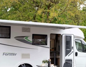 Geräumiger Camper für Paare oder die ganze Familie