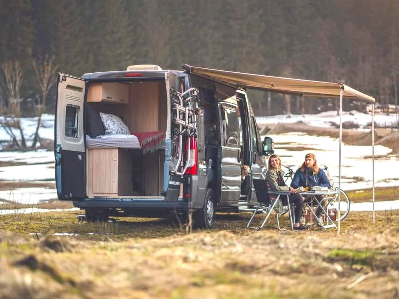 Komfort Camper Van + Längsbetten + Solaranlage