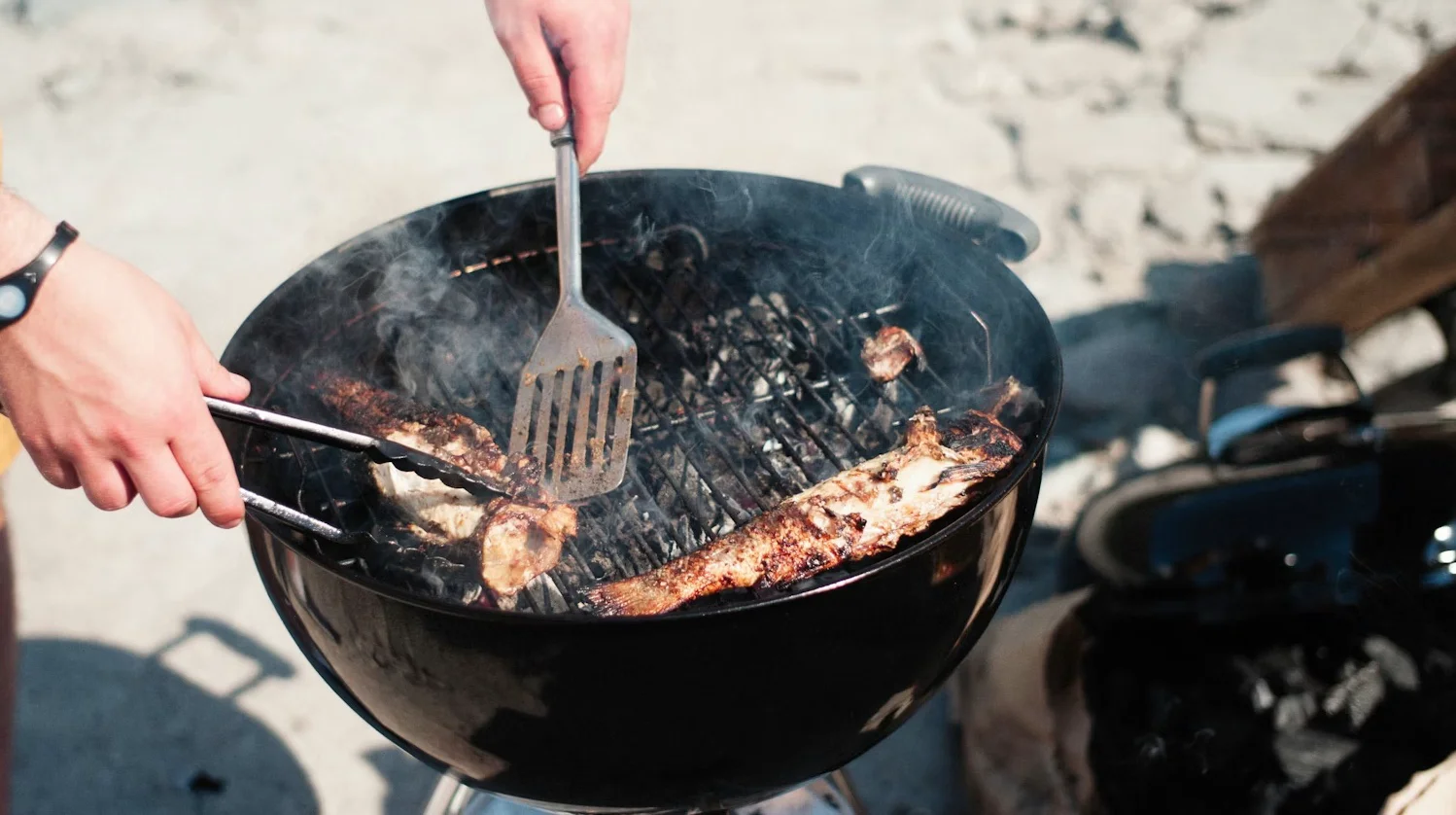 Campingküche: Grillen im Wohnmobil – geht das?