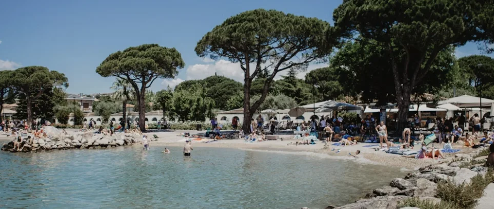 Camping am Gardasee: Stellplätze mit Strand